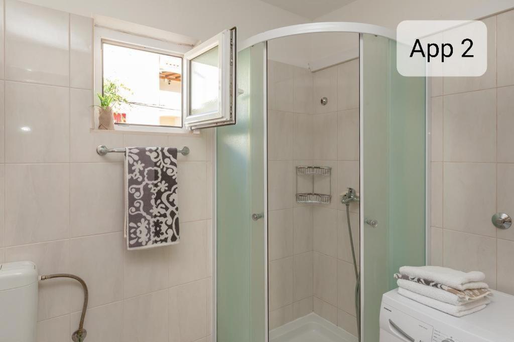 Apartmani Mara Бол Екстер'єр фото