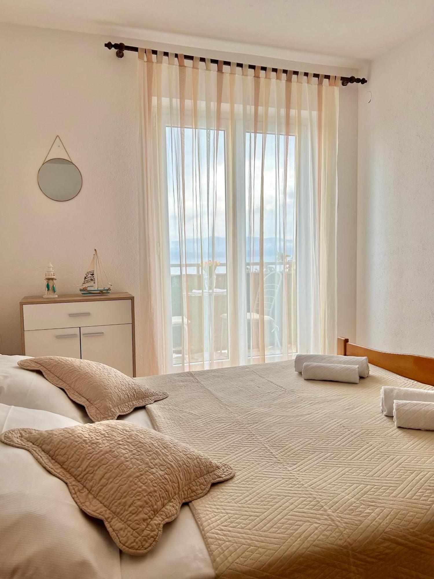 Apartmani Mara Бол Екстер'єр фото